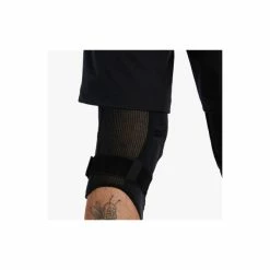 Genouillère Race Face Ambush Stealth 2022 21 Genouillère Race Face Ambush Stealth 2022 -VTT Soldes RFAAAMBUUSTK01 2