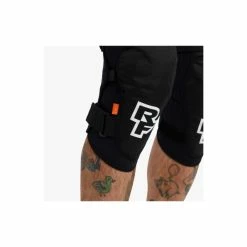 Genouillère Race Face Ambush Stealth 2022 16 Genouillère Race Face Ambush Stealth 2022 -VTT Soldes RFAAAMBUUSTK01 3